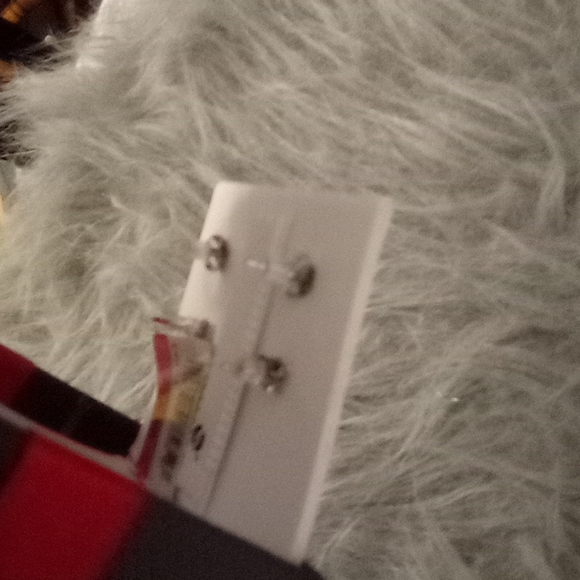 Pearl and Sapphire SS Pierced Stud Duo BNIB - Picture 8 of 14